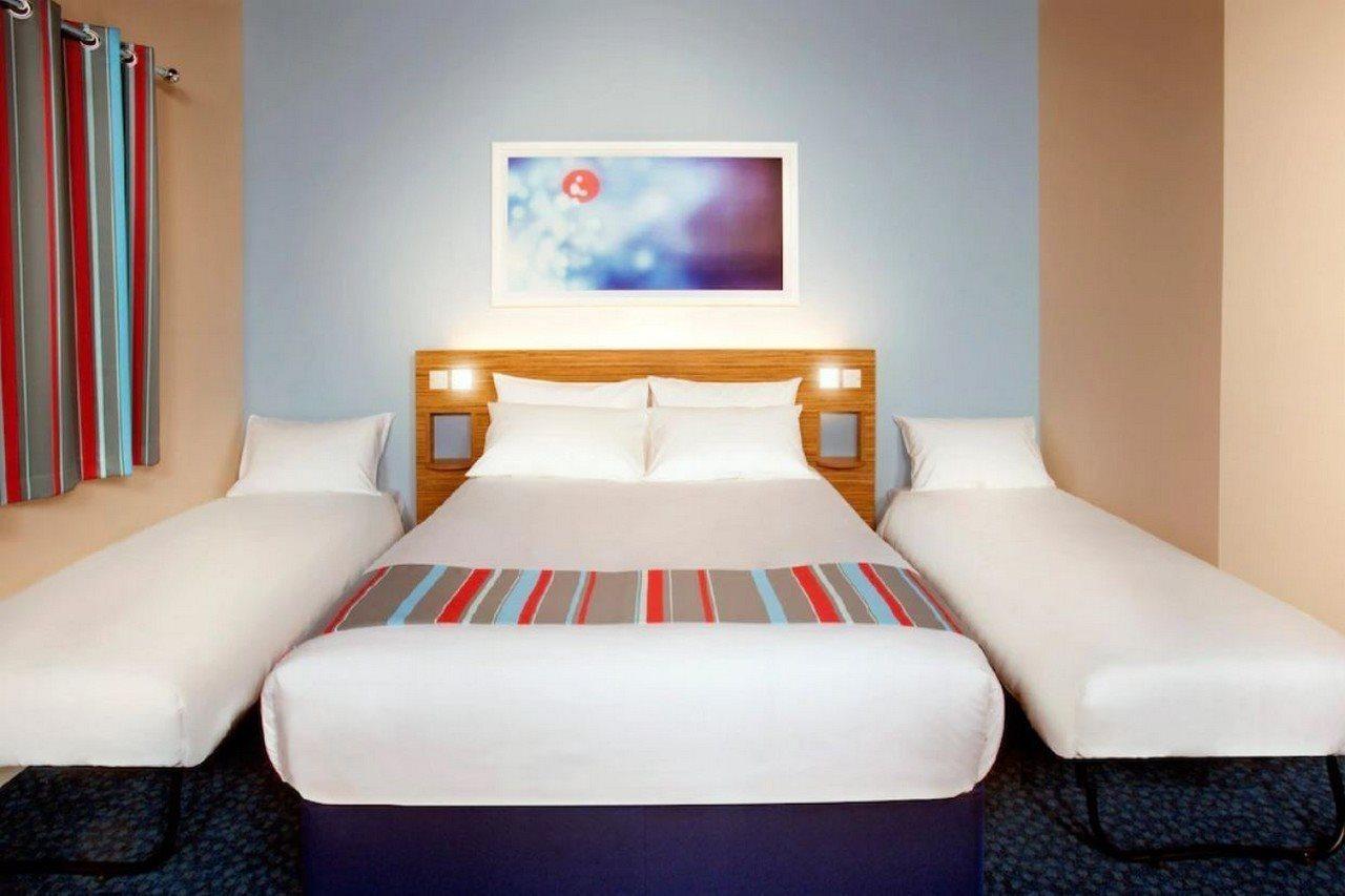 แทรเวลลอดจ์ เวดบริดจ์ Hotel ภายนอก รูปภาพ